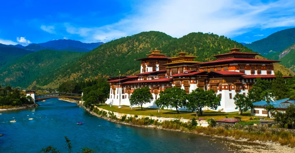 Punakha Dzong - Bhutan | Bhutan's pristine landscapes
